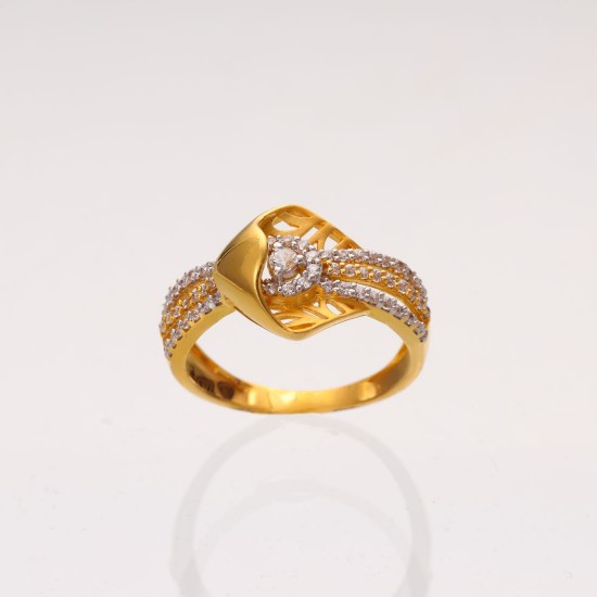 Sparkling Stone Finger Ring