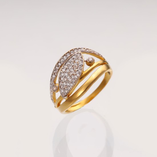Sparkling Stone Finger Ring